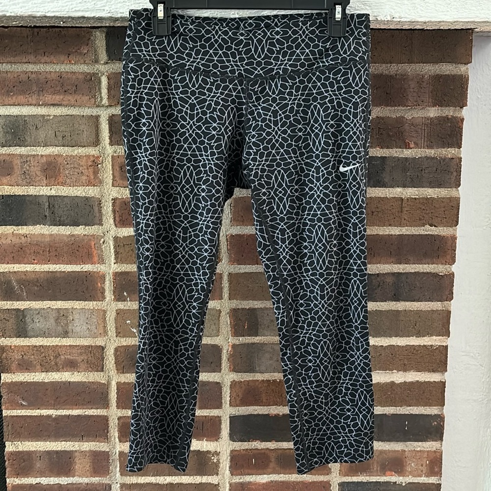 Nike Dri Fit Running Capri, Size Medium, Black